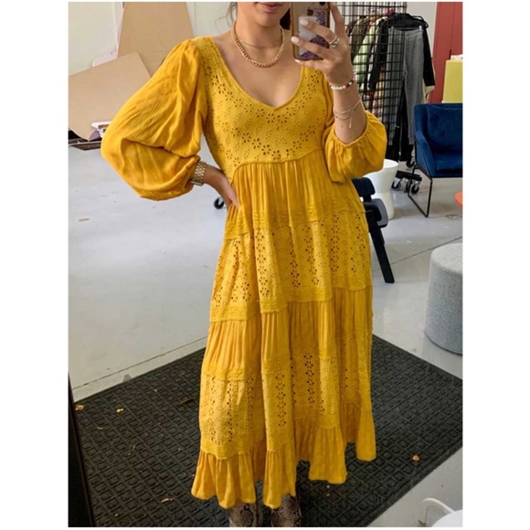 Dresses & Skirts - Boho open back eyelet v neck long sleeve maxi